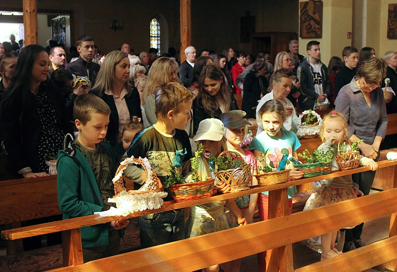 Wielka Sobota - święcenie pokarmów w polickich parafiach
