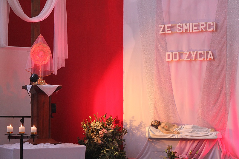 Wielka Sobota - święcenie pokarmów w polickich parafiach