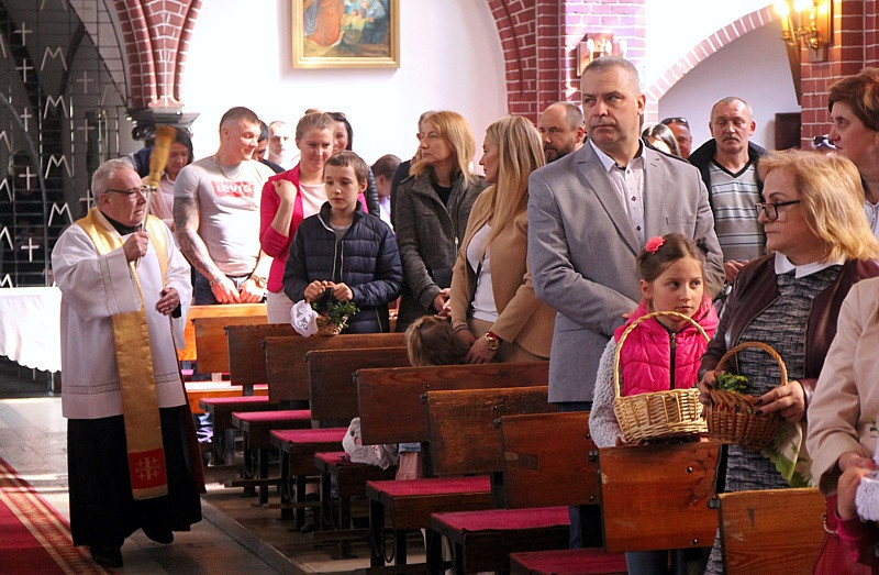 Wielka Sobota - święcenie pokarmów w polickich parafiach