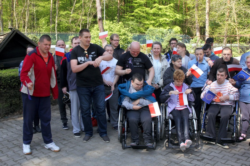 Uroczystość wciągnięcia flagi w PSONI