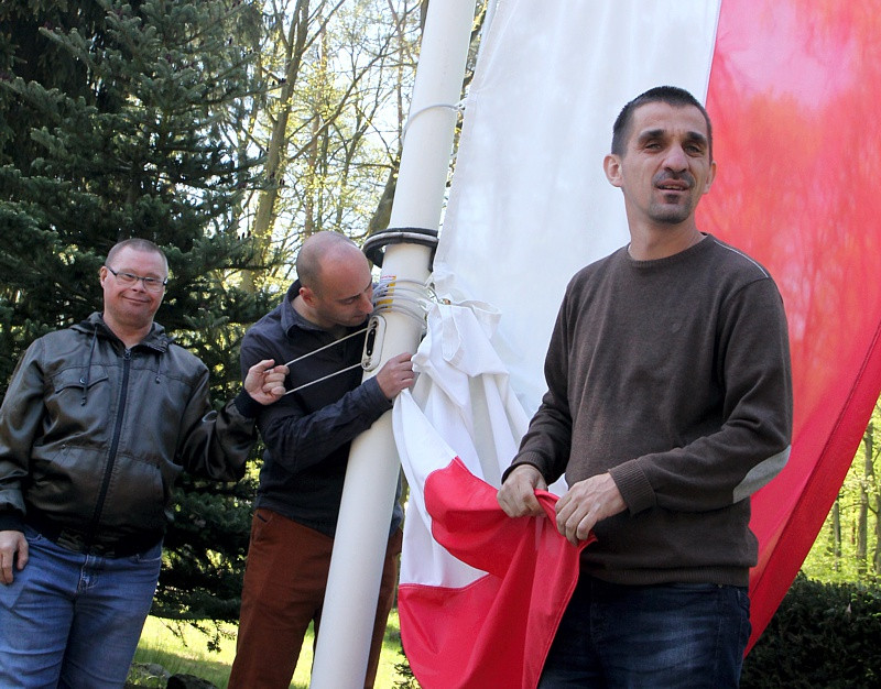 Uroczystość wciągnięcia flagi w PSONI