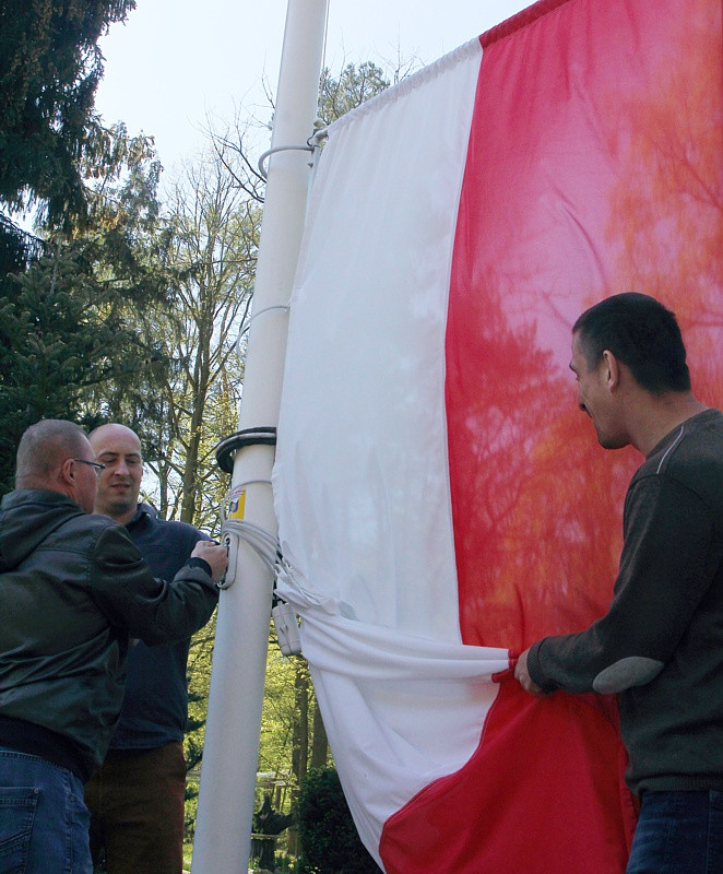 Uroczystość wciągnięcia flagi w PSONI