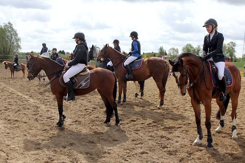 Festyn rodzinny i skoki przez przeszkody w Przęsocinie