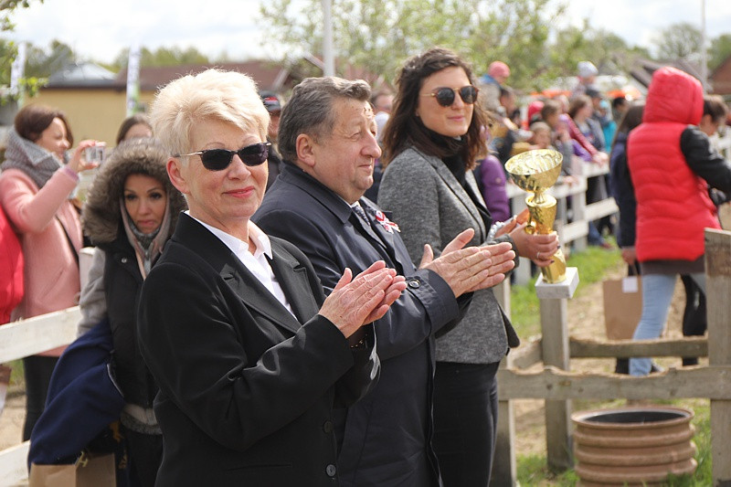 Festyn rodzinny i skoki przez przeszkody w Przęsocinie