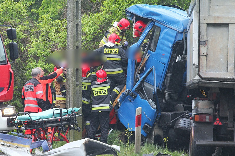 Zderzenie ciężarówek na ul. Jasienickiej w Policach