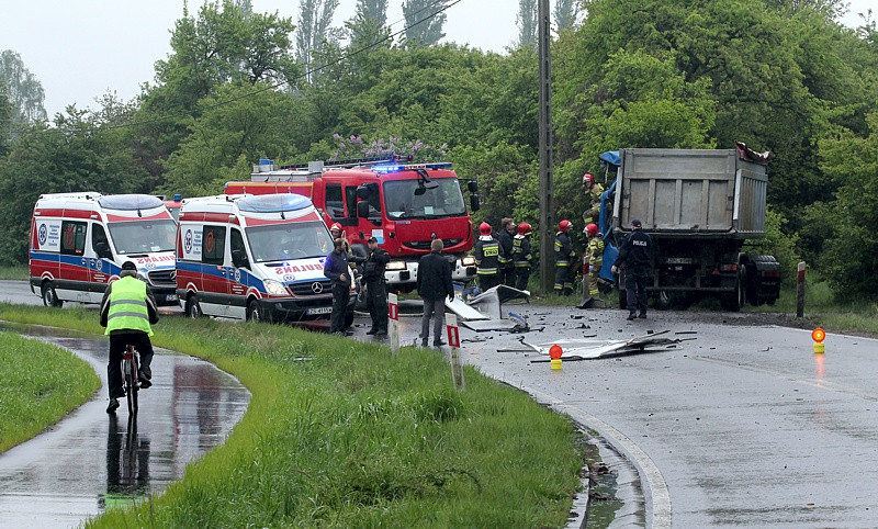 Zderzenie ciężarówek na ul. Jasienickiej w Policach