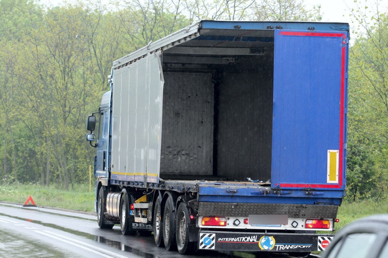 Zderzenie ciężarówek na ul. Jasienickiej w Policach