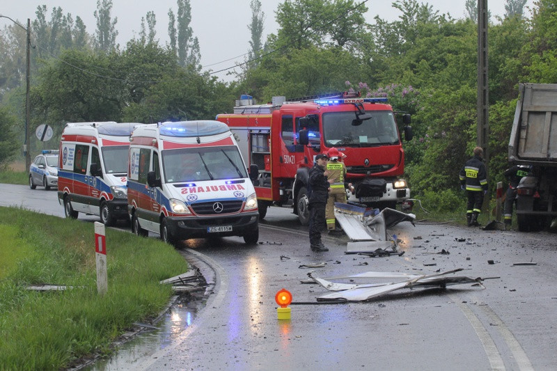Zderzenie ciężarówek na ul. Jasienickiej w Policach