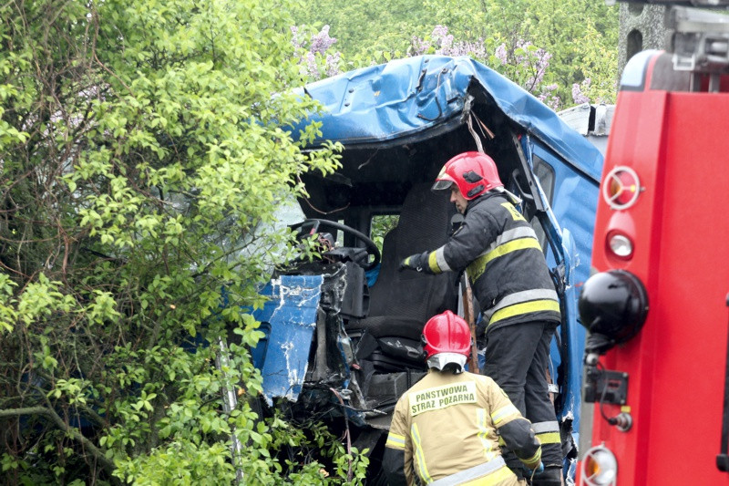 Zderzenie ciężarówek na ul. Jasienickiej w Policach