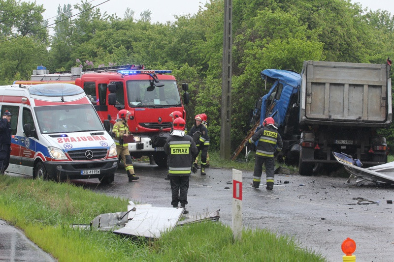 Zderzenie ciężarówek na ul. Jasienickiej w Policach