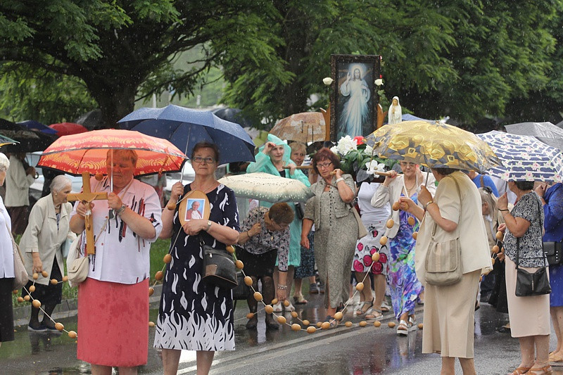 Procesja Bożego Ciała w parafii pw. św. Kazimierza w Policach