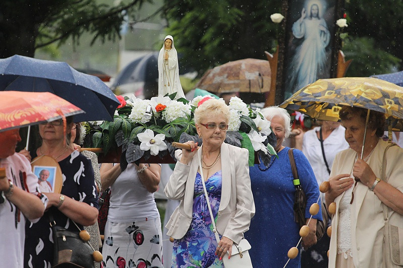 Procesja Bożego Ciała w parafii pw. św. Kazimierza w Policach