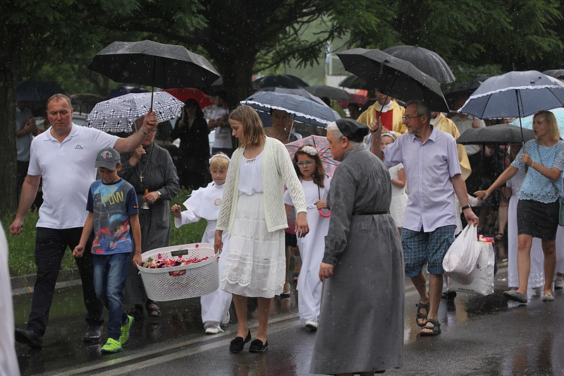 Procesja Bożego Ciała w parafii pw. św. Kazimierza w Policach