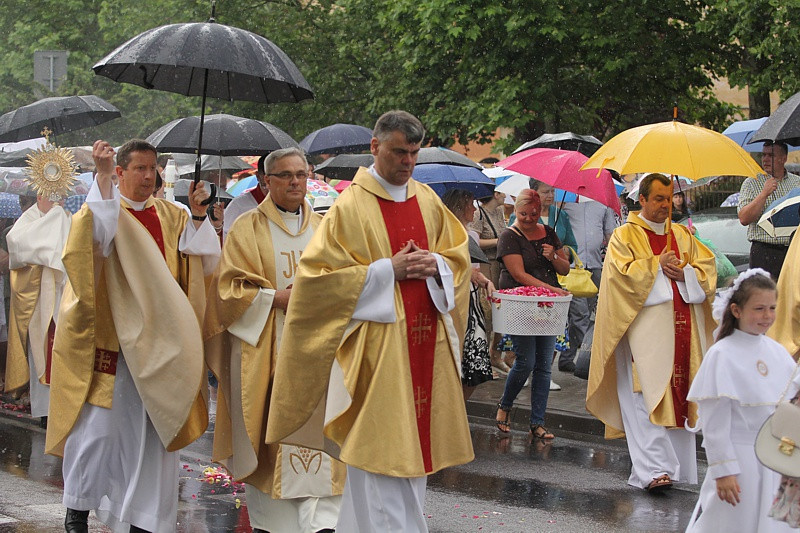 Procesja Bożego Ciała w parafii pw. św. Kazimierza w Policach