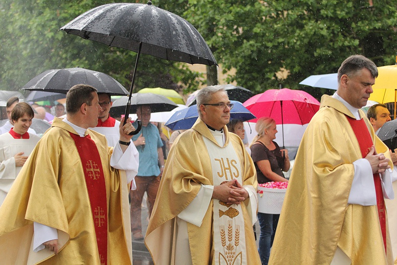 Procesja Bożego Ciała w parafii pw. św. Kazimierza w Policach