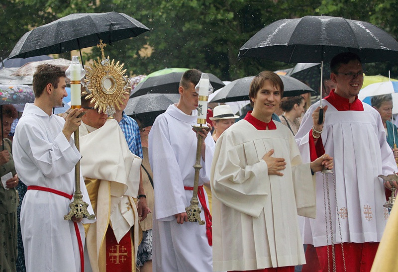 Procesja Bożego Ciała w parafii pw. św. Kazimierza w Policach