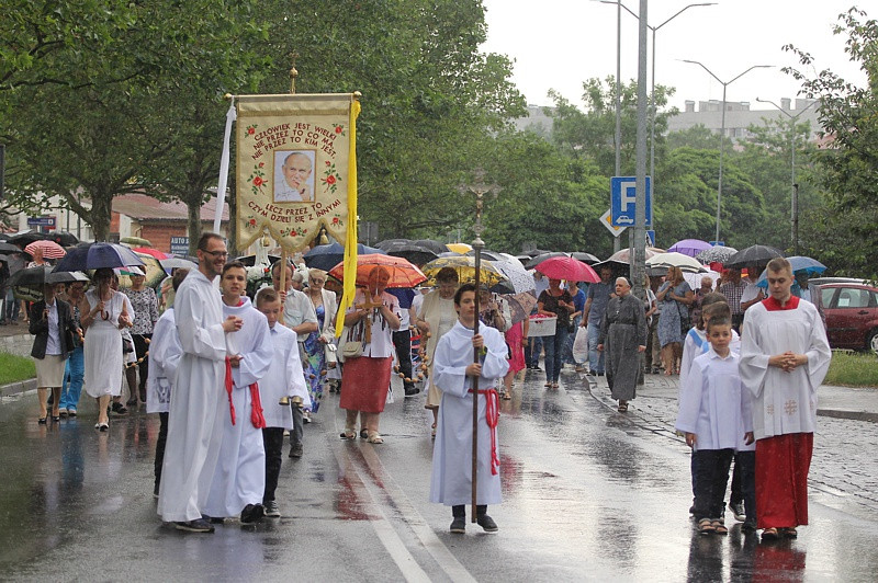 Procesja Bożego Ciała w parafii pw. św. Kazimierza w Policach