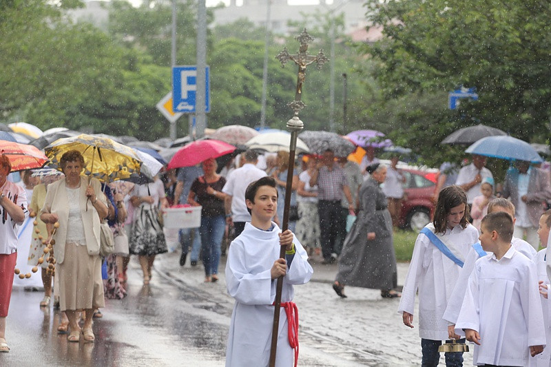 Procesja Bożego Ciała w parafii pw. św. Kazimierza w Policach