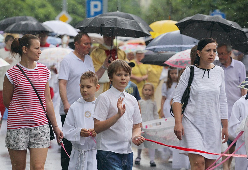 Procesja Bożego Ciała w parafii pw. św. Kazimierza w Policach