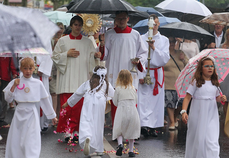 Procesja Bożego Ciała w parafii pw. św. Kazimierza w Policach