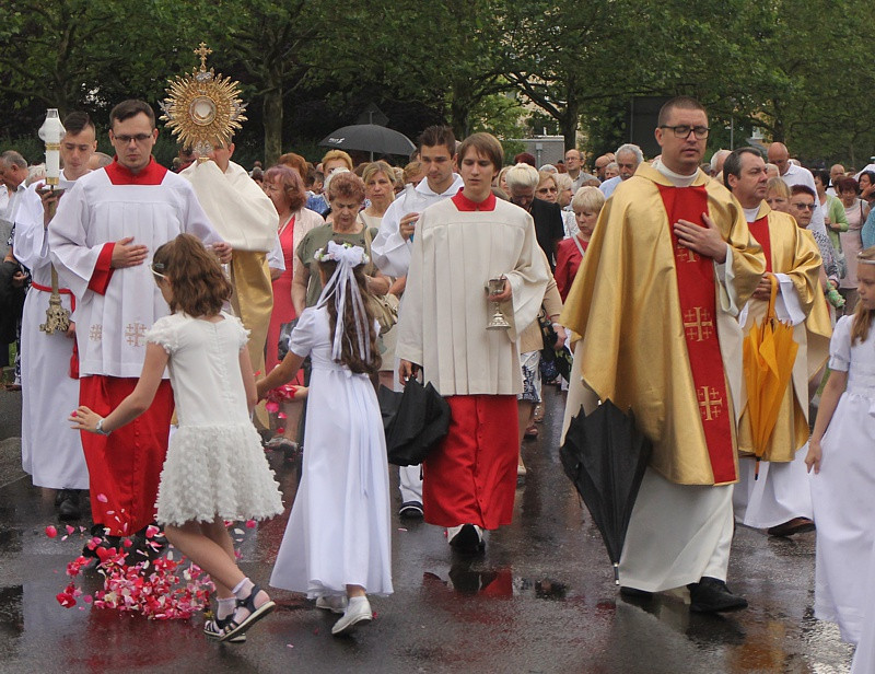 Procesja Bożego Ciała w parafii pw. św. Kazimierza w Policach