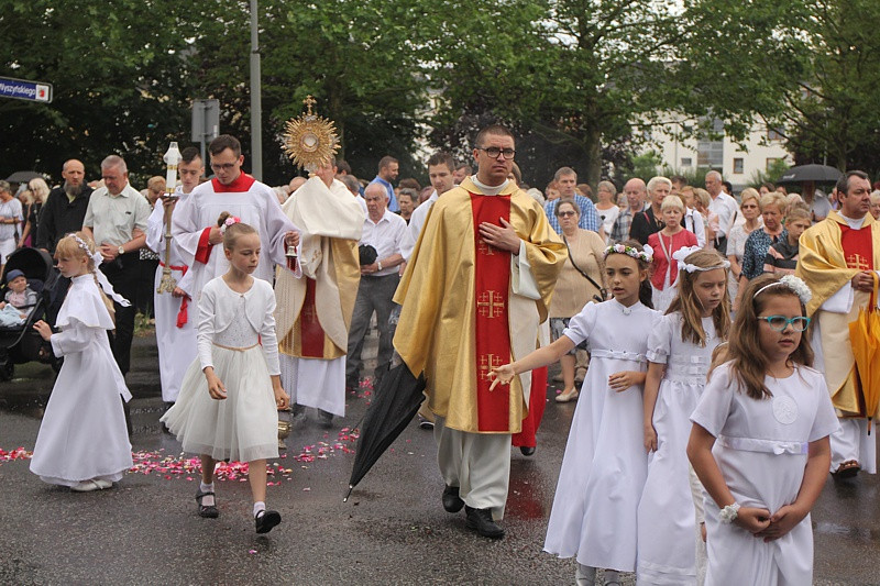 Procesja Bożego Ciała w parafii pw. św. Kazimierza w Policach