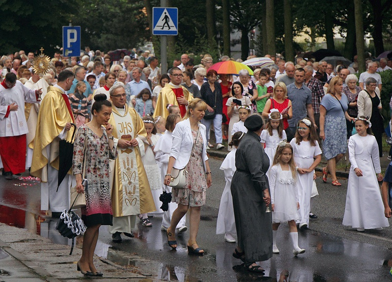 Procesja Bożego Ciała w parafii pw. św. Kazimierza w Policach