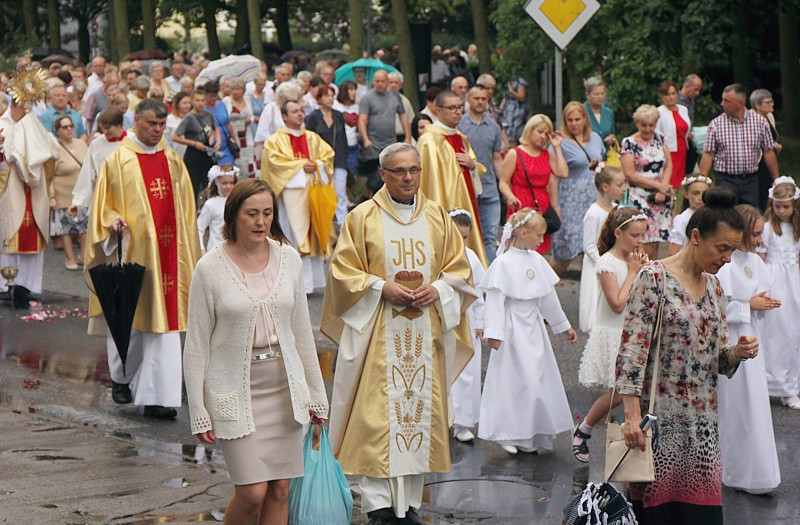 Procesja Bożego Ciała w parafii pw. św. Kazimierza w Policach