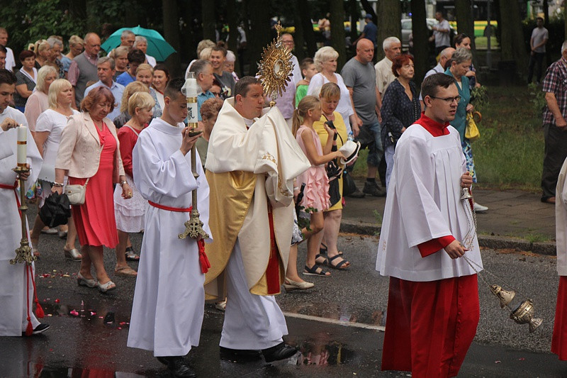 Procesja Bożego Ciała w parafii pw. św. Kazimierza w Policach