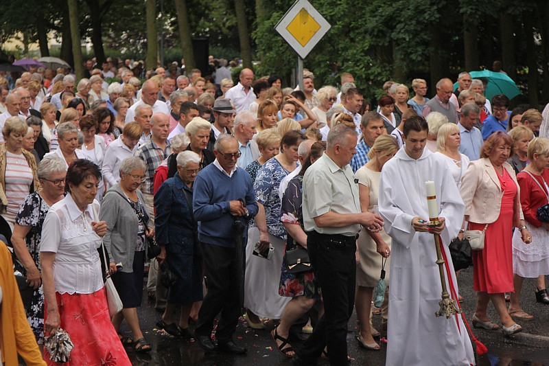 Procesja Bożego Ciała w parafii pw. św. Kazimierza w Policach