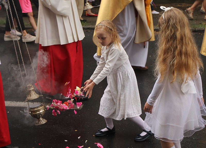 Procesja Bożego Ciała w parafii pw. św. Kazimierza w Policach