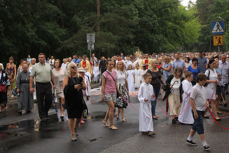 Procesja Bożego Ciała w parafii pw. św. Kazimierza w Policach