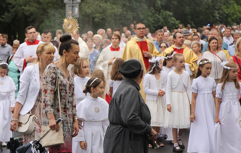 Procesja Bożego Ciała w parafii pw. św. Kazimierza w Policach