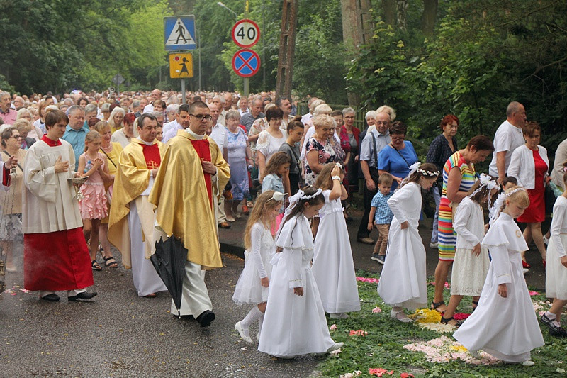 Procesja Bożego Ciała w parafii pw. św. Kazimierza w Policach