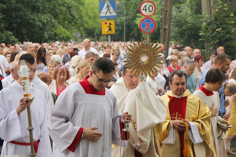 Procesja Bożego Ciała w parafii pw. św. Kazimierza w Policach