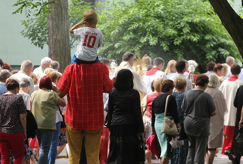 Procesja Bożego Ciała w parafii pw. św. Kazimierza w Policach