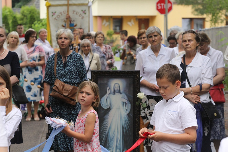 Procesja Bożego Ciała w parafii pw. św. Kazimierza w Policach