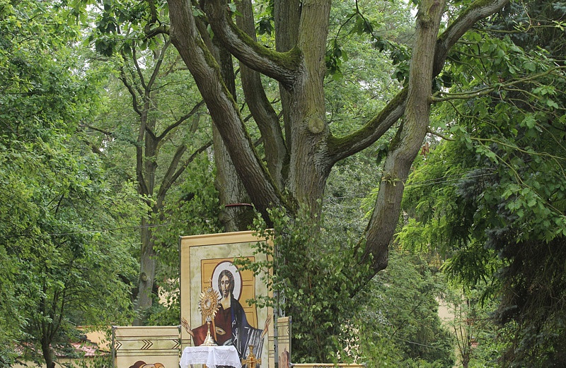 Procesja Bożego Ciała w parafii pw. św. Kazimierza w Policach