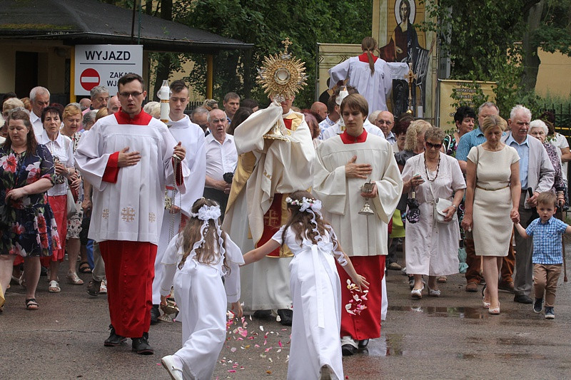 Procesja Bożego Ciała w parafii pw. św. Kazimierza w Policach