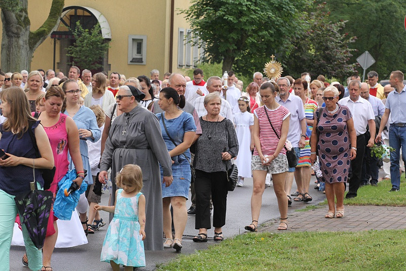 Procesja Bożego Ciała w parafii pw. św. Kazimierza w Policach