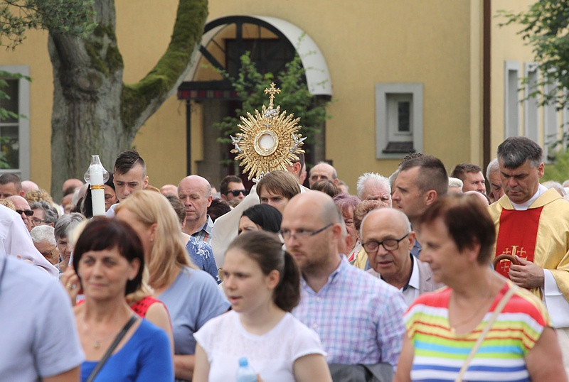 Procesja Bożego Ciała w parafii pw. św. Kazimierza w Policach