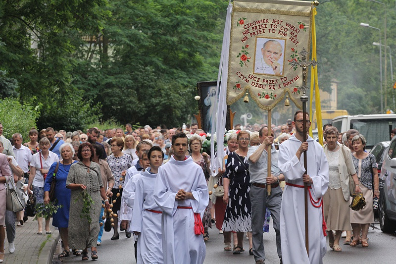 Procesja Bożego Ciała w parafii pw. św. Kazimierza w Policach