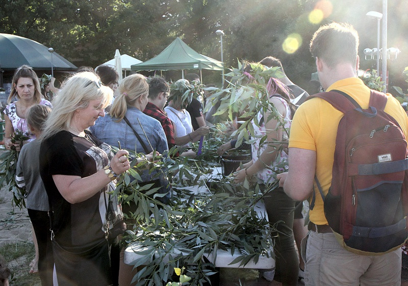 Wianki, tańce, fireshow – Noc Świętojańska w Trzebieży