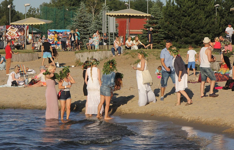 Wianki, tańce, fireshow – Noc Świętojańska w Trzebieży