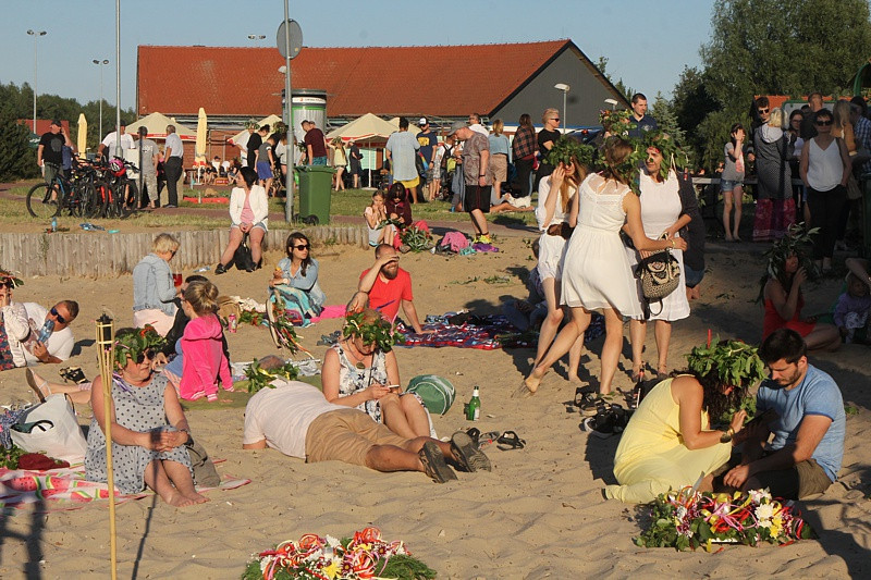 Wianki, tańce, fireshow – Noc Świętojańska w Trzebieży