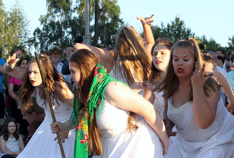 Wianki, tańce, fireshow – Noc Świętojańska w Trzebieży