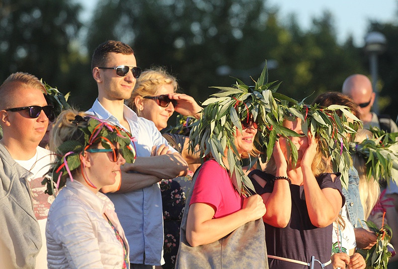 Wianki, tańce, fireshow – Noc Świętojańska w Trzebieży