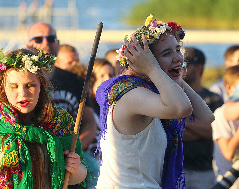 Wianki, tańce, fireshow – Noc Świętojańska w Trzebieży