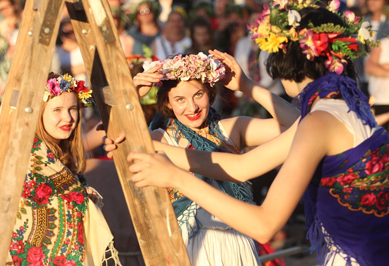 Wianki, tańce, fireshow – Noc Świętojańska w Trzebieży