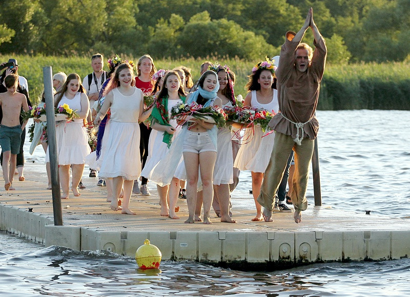 Wianki, tańce, fireshow – Noc Świętojańska w Trzebieży